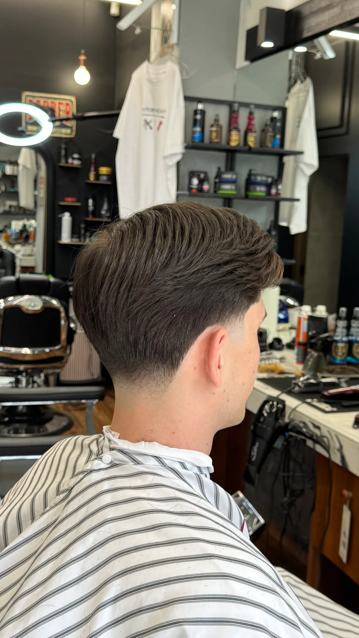 Taper fade και ανδρικό κούρεμα στο La Barberia.