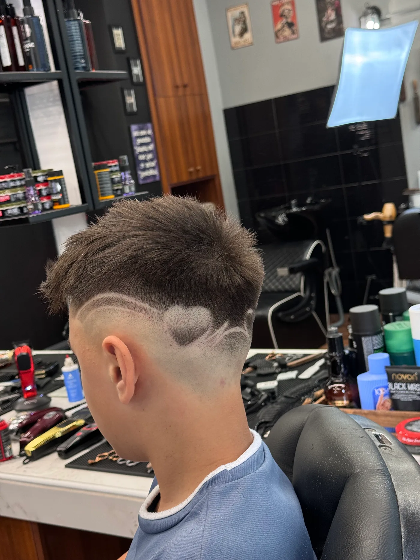 Fade haircut με σχέδιο στο La Barberia στο Αιγάλεω.